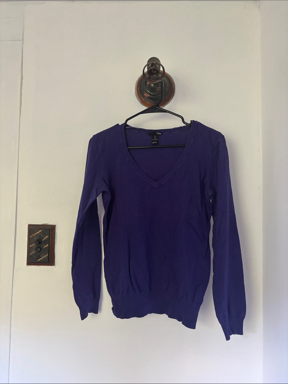 H&M Women's V-Neck Sweater in Purple
